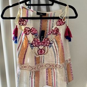 Brand new with tags Lulu’s Top size small. Never worn.